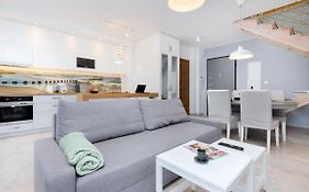 Batorego 7 Gdynia Apartments by Noclegi Renters